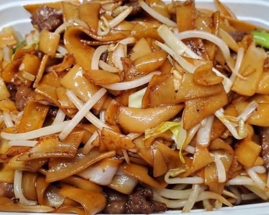 100. Beef in Soy Sauce Fried Flat Rice Noodle 乾炒牛河